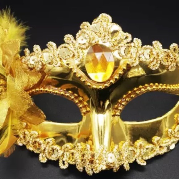 ✨MYSTIQUE✨MOLDED PLASTIC GOLD OR SILVER MASK - Picture 3 of 15